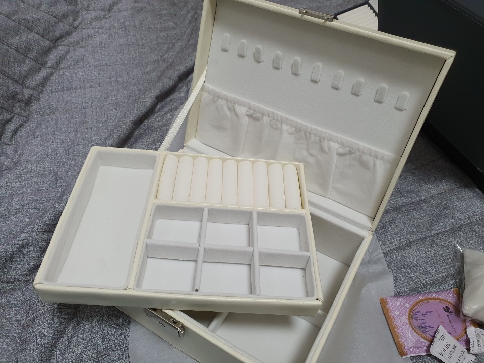 악세사리 보관함 위아래층