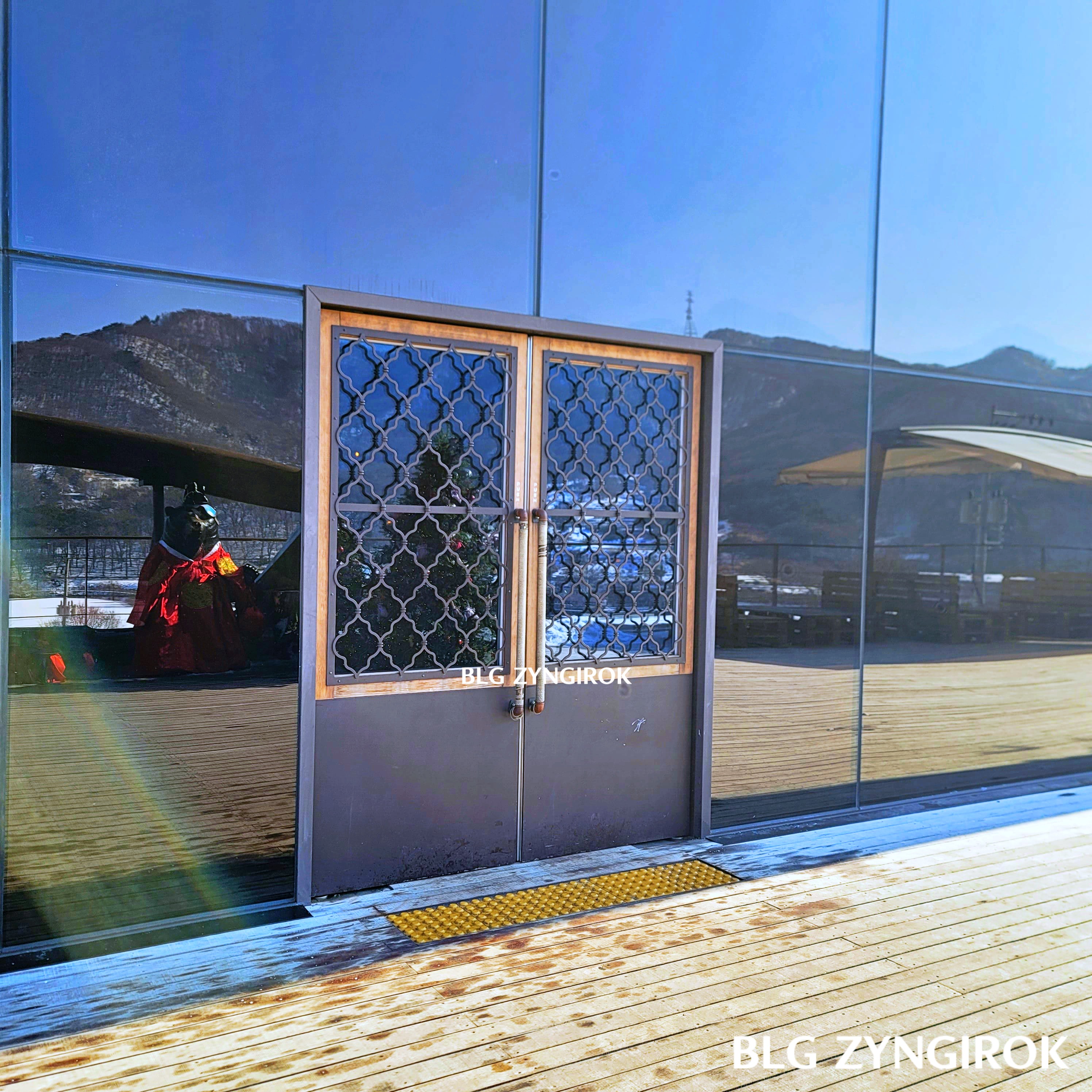 양주 카페 럿지 LODGE 입구 모습이다.