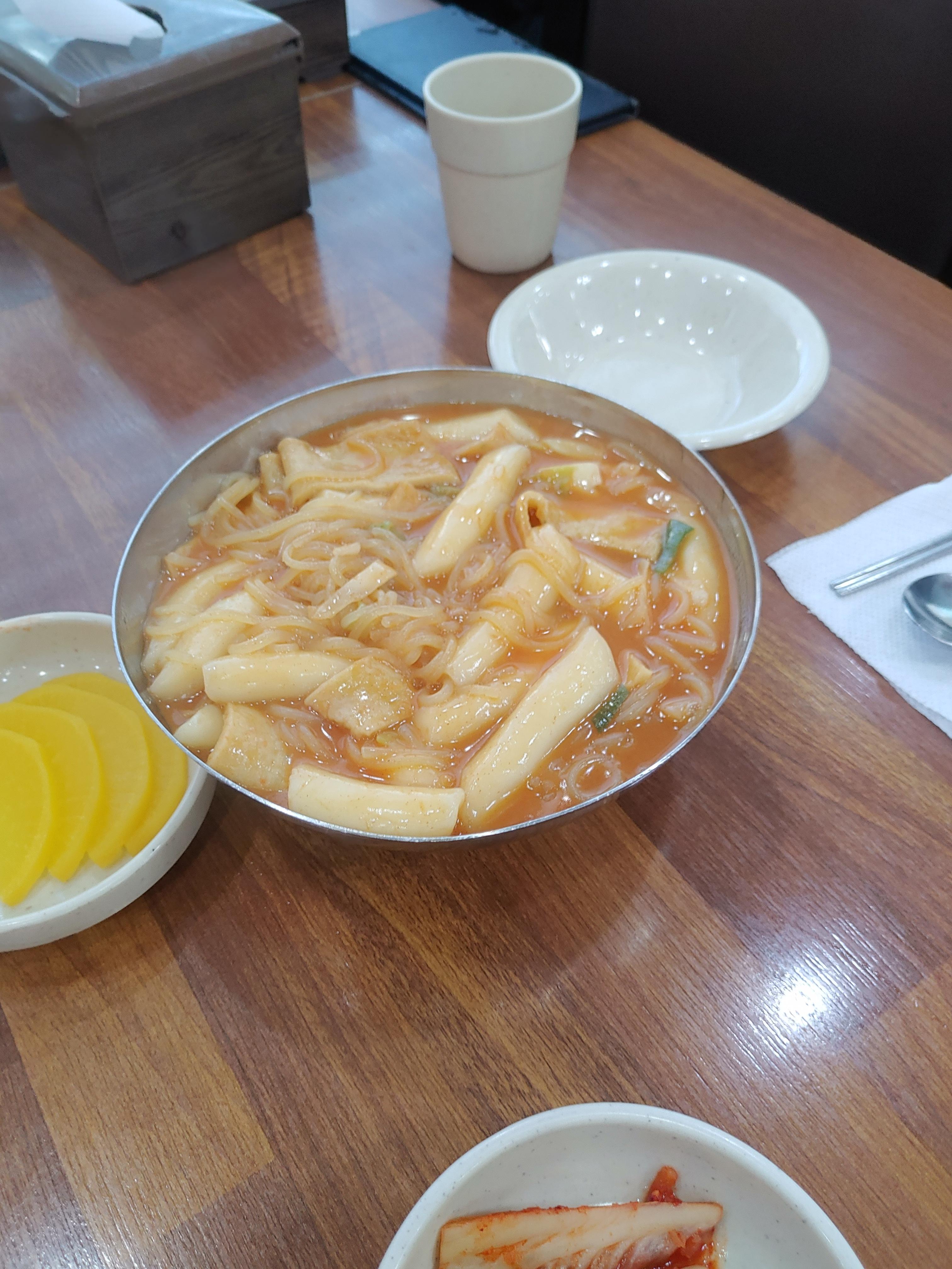 신신분식 떡볶이 돈까스와 오므라이스 내돈내먹
