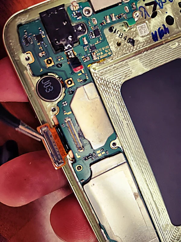 갤럭시 s10e- 섬세하다