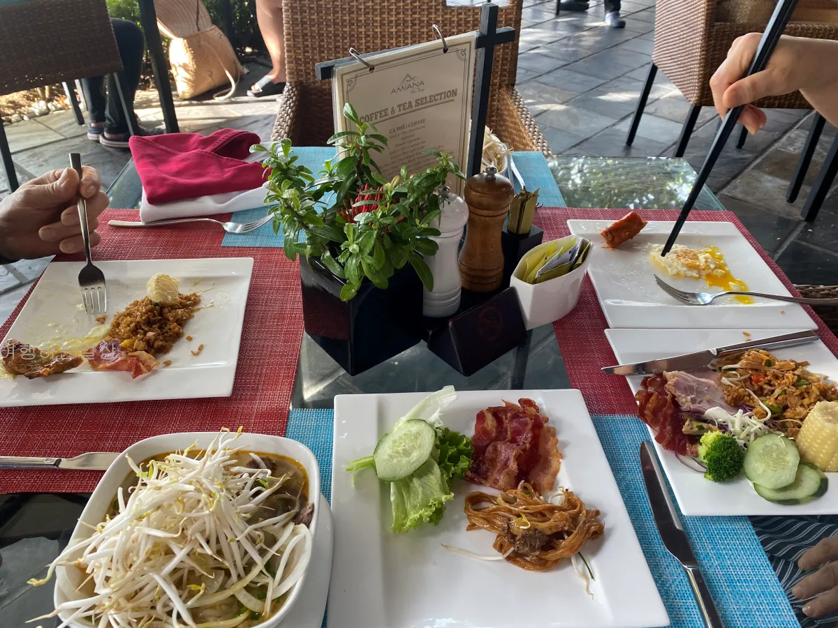 베트남-나트랑-아미아나리조트-조식-후기-꼭-먹어봐야하는-음식-추천(반세오,쌀국수,과일-등)