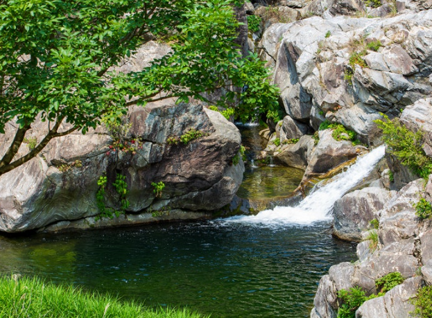 가평 용추계곡 — 폭포, 웅덩이가 어우러진 낙원