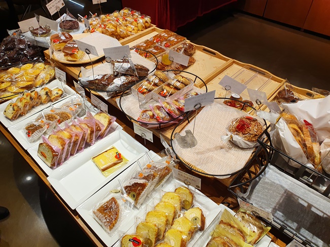 비엔씨_해운대중동점_빵진열