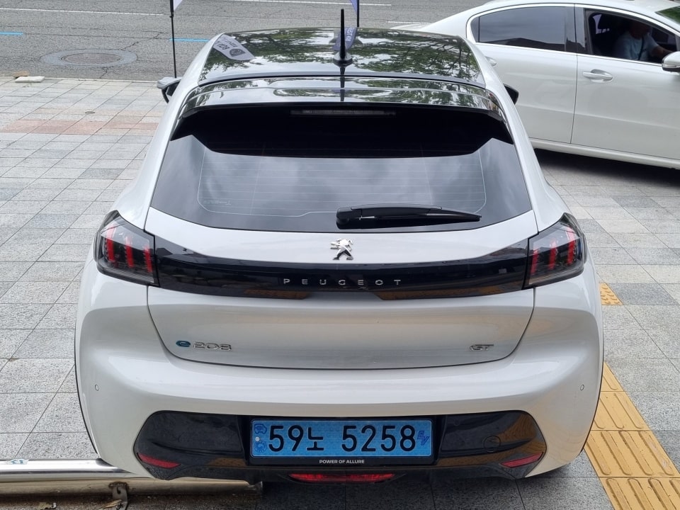 e-208 GT 뒷모습입니다.