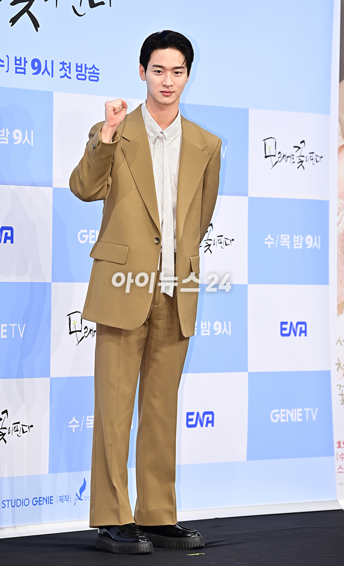 배우 장동윤이 20일 오후 서울 신도림 디큐브시티 더 세인트에서 열린 ENA &#39;모래에도 꽃이 핀다&#39; 제작발표회에서 포토타임을 갖고 있다. [사진=곽영래 기자]