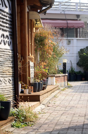 대문과 문지방 – 집을 지키는 경계의 신앙