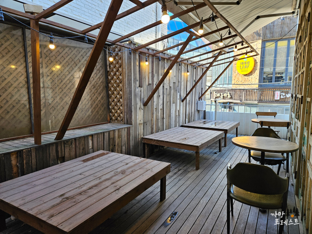 썸팅어바웃 커피 강남 야외 테라스
