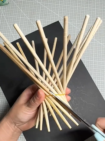 서랍 속 나무젓가락의 우아한 반전! 1분 완성 '회오리 과일 바구니' 만들기