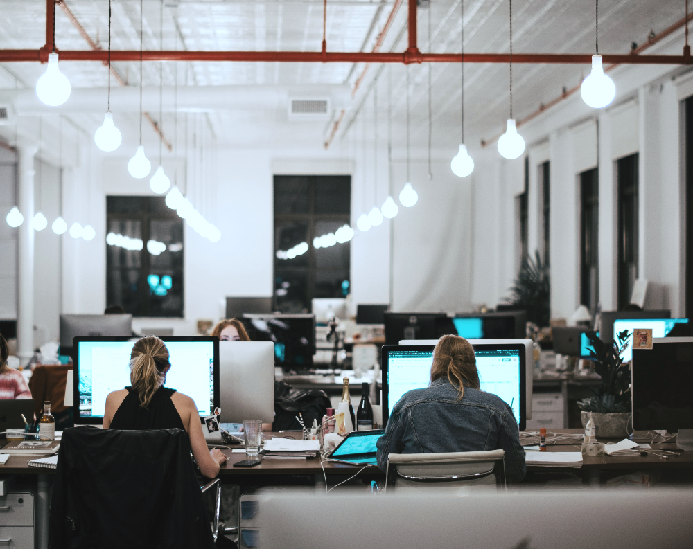 장시간 앉아 있는 현대인 사진