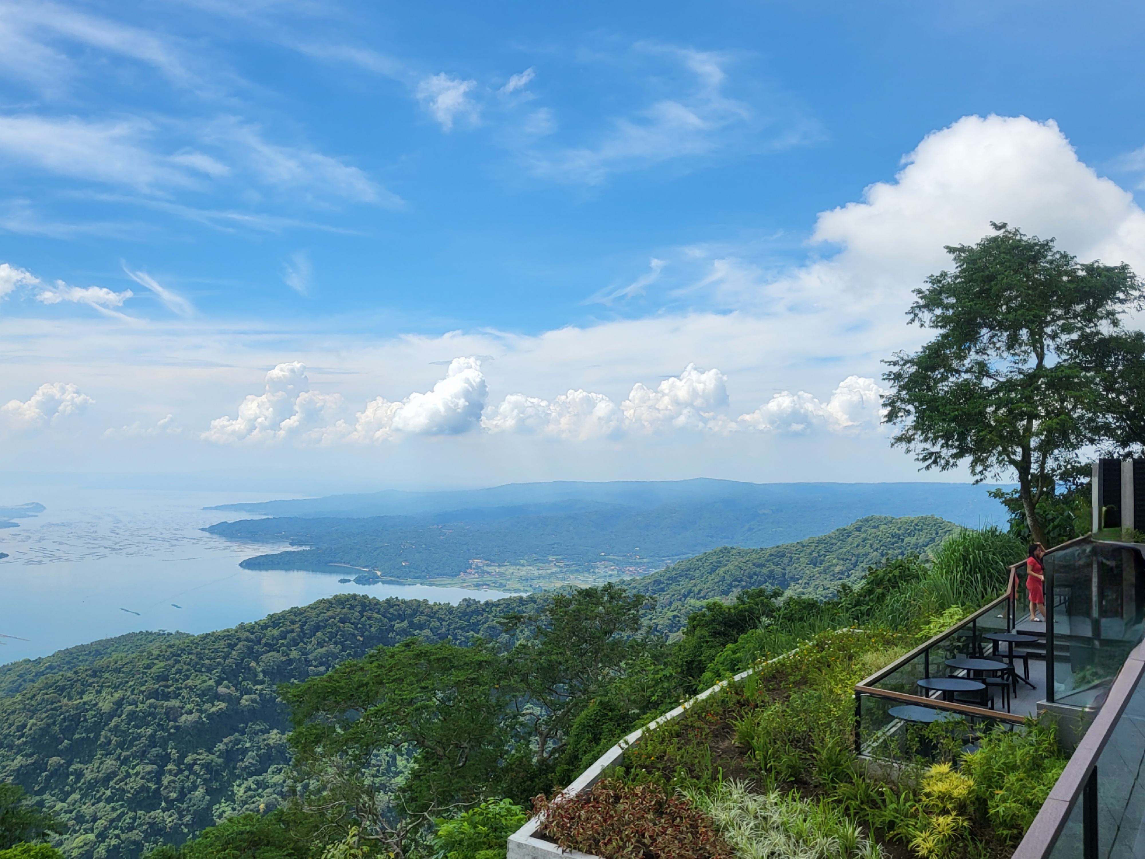 스타벅스에서본 타알호수 