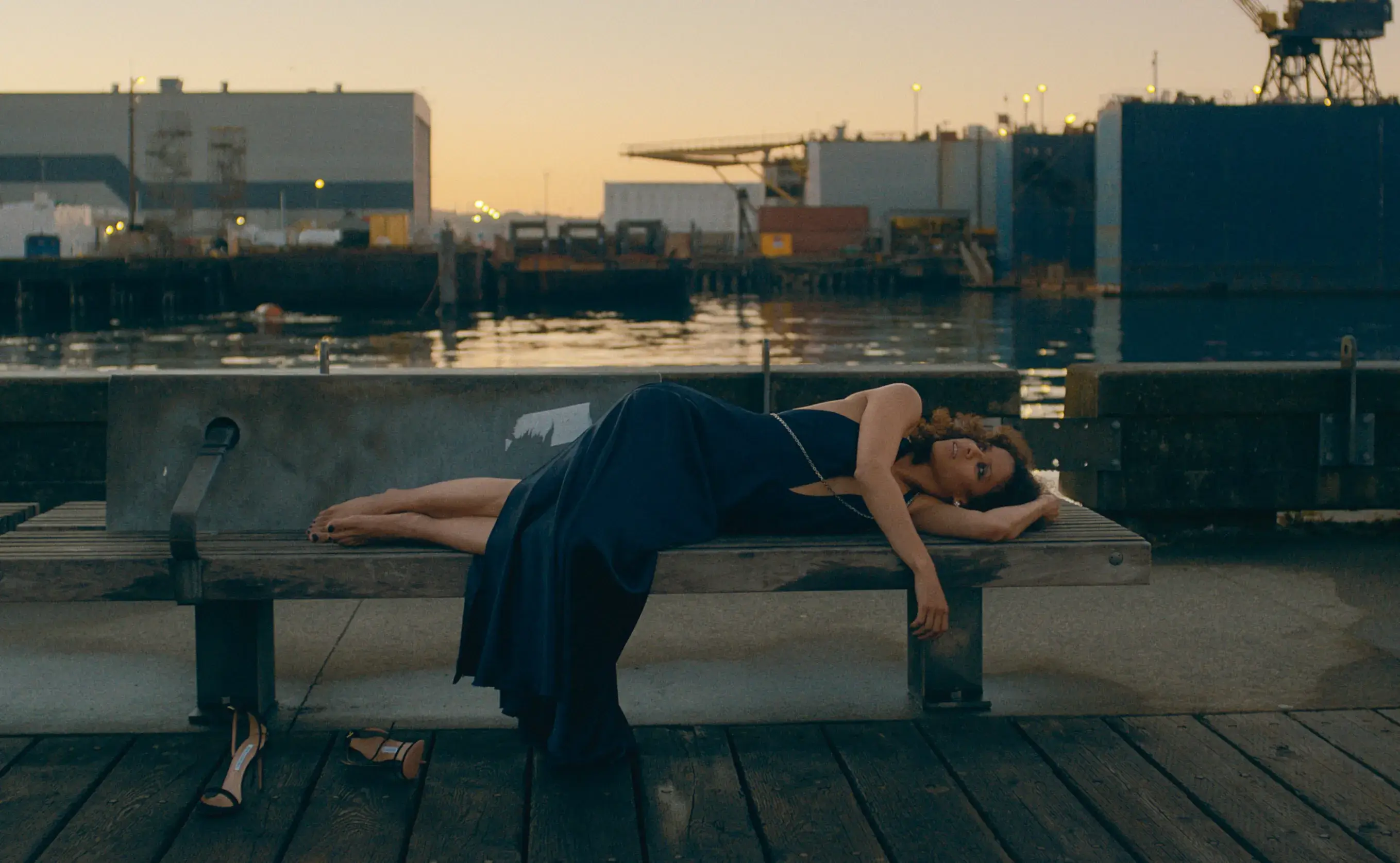 우먼 인 더 워터