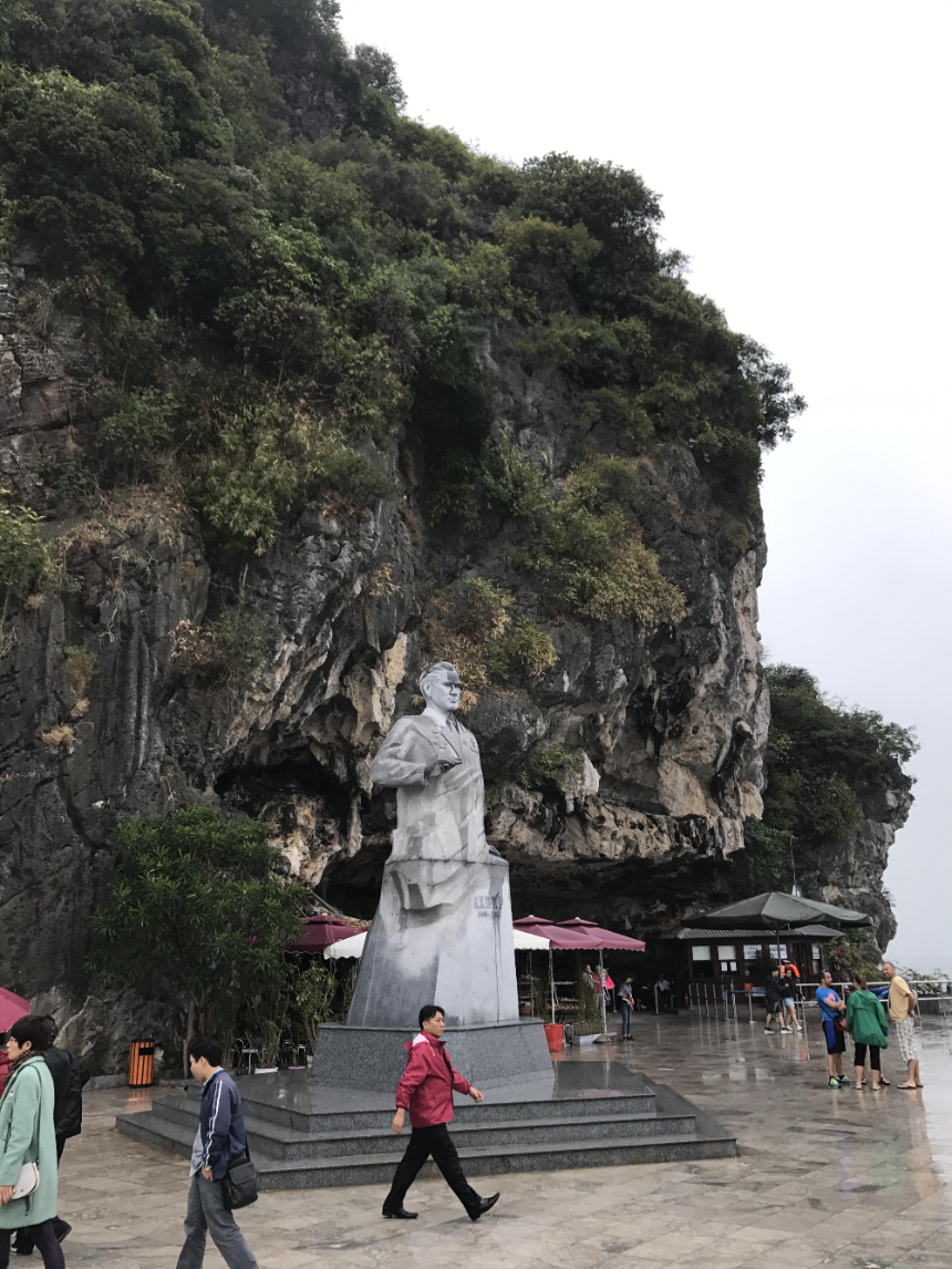 티톱섬(Titov Island)의 티톱동상