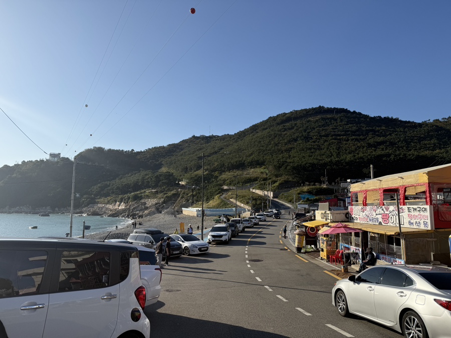Taejongdae Jagalmadang roadside parking by beach