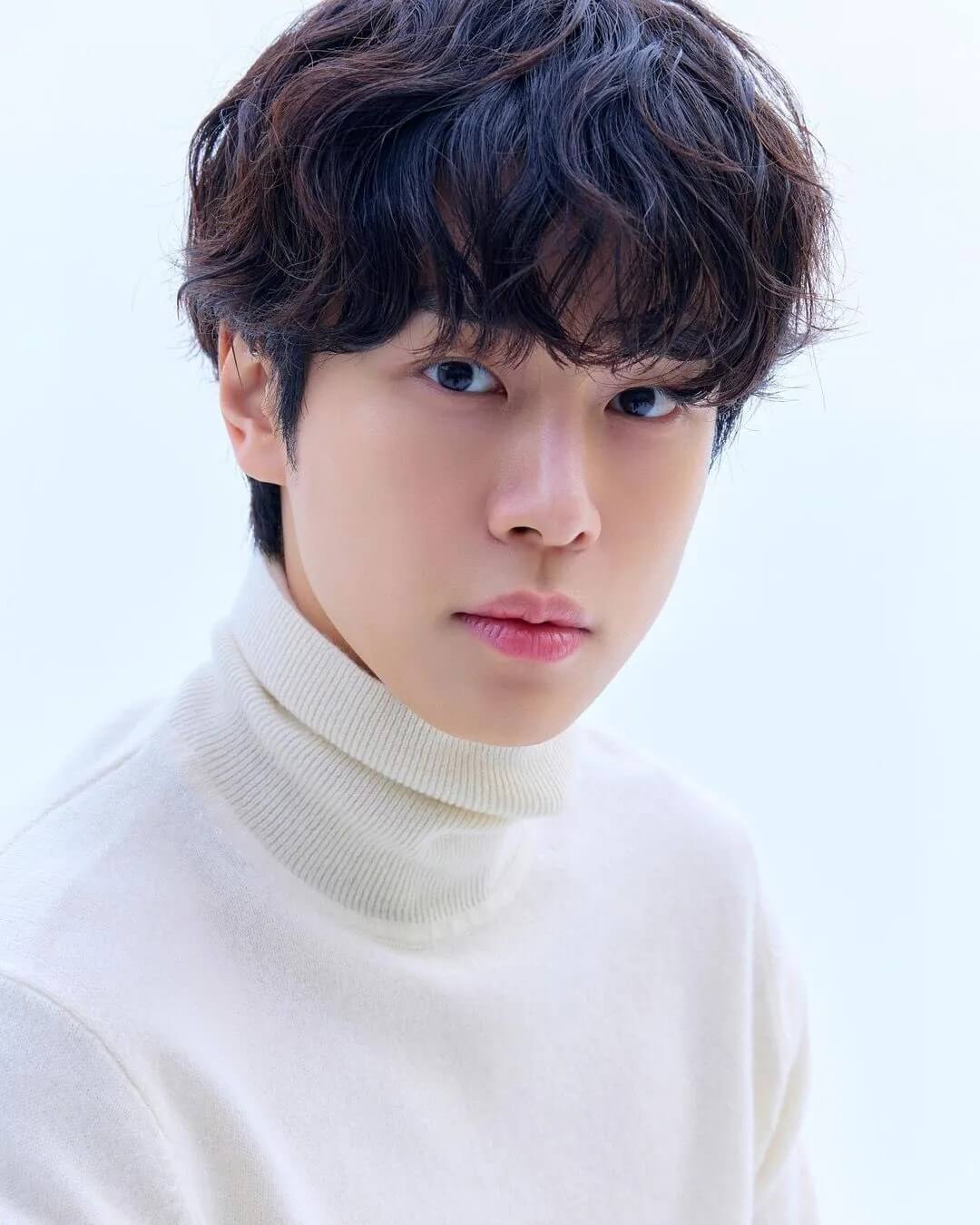 법정드라마 서초동의 강유석의 홍보 포스터로 조창원 역을 맡게 되었습니다.