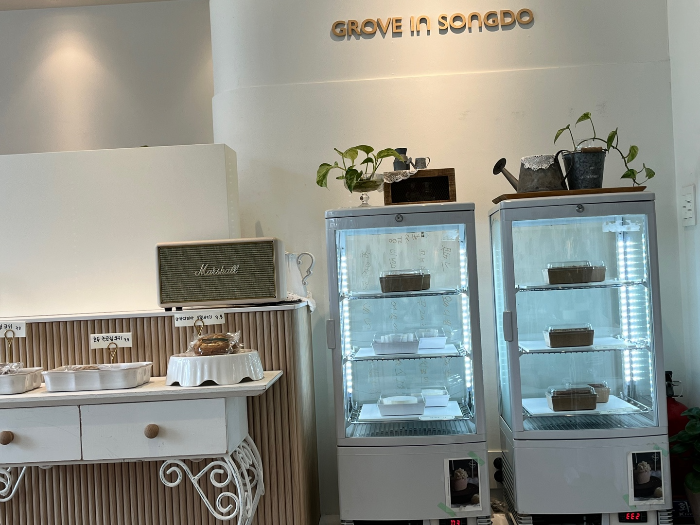 디저트와 내부 인테리어