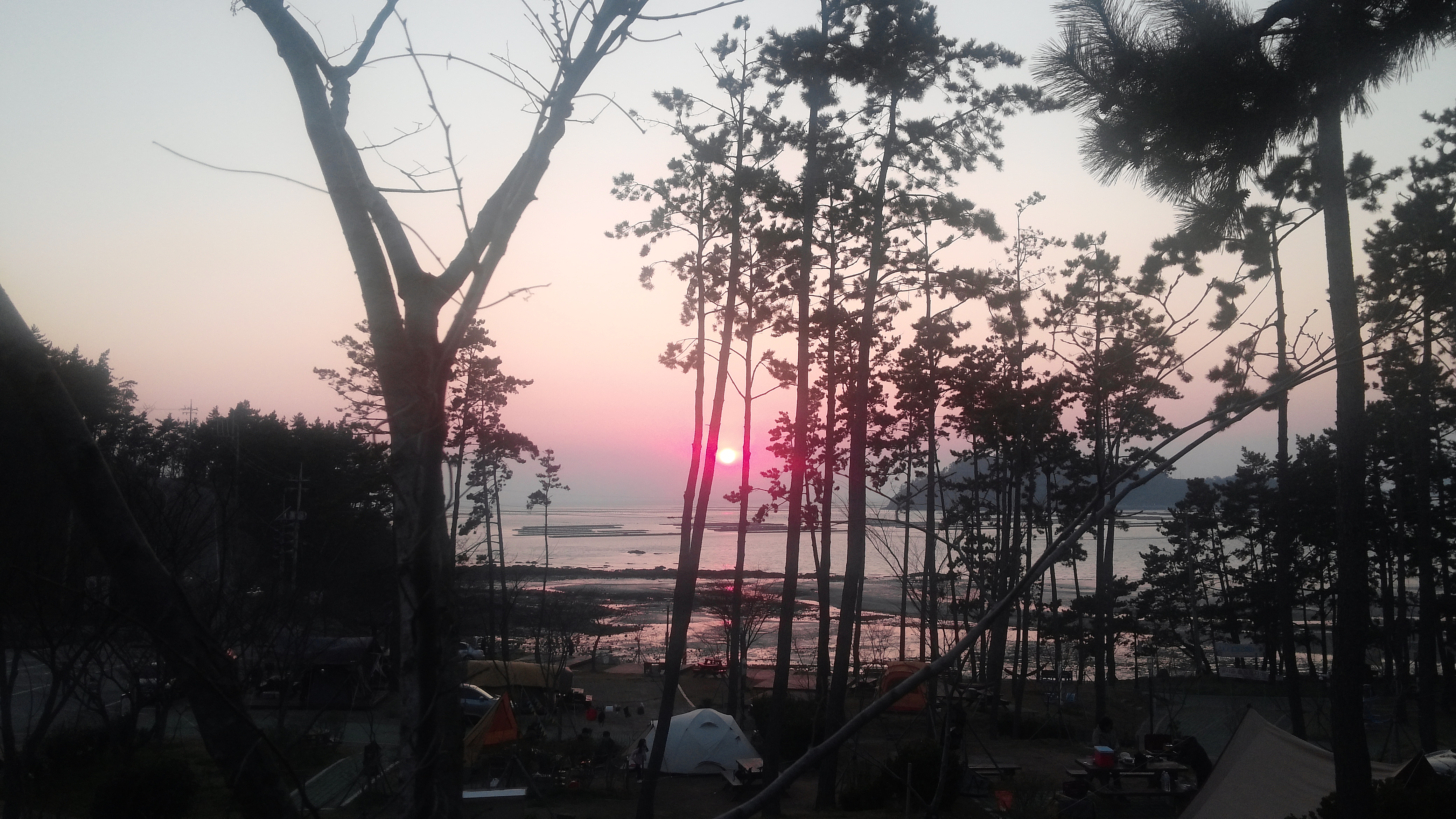 해남 땅끝마을 캠핑장에 지는 석양