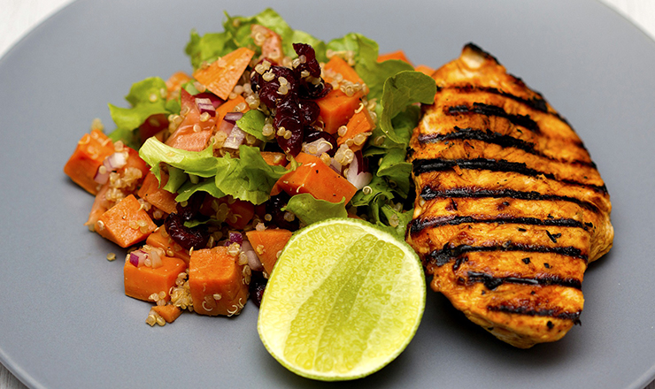 단백질과 섬유질이 풍부한 음식 섭취하기