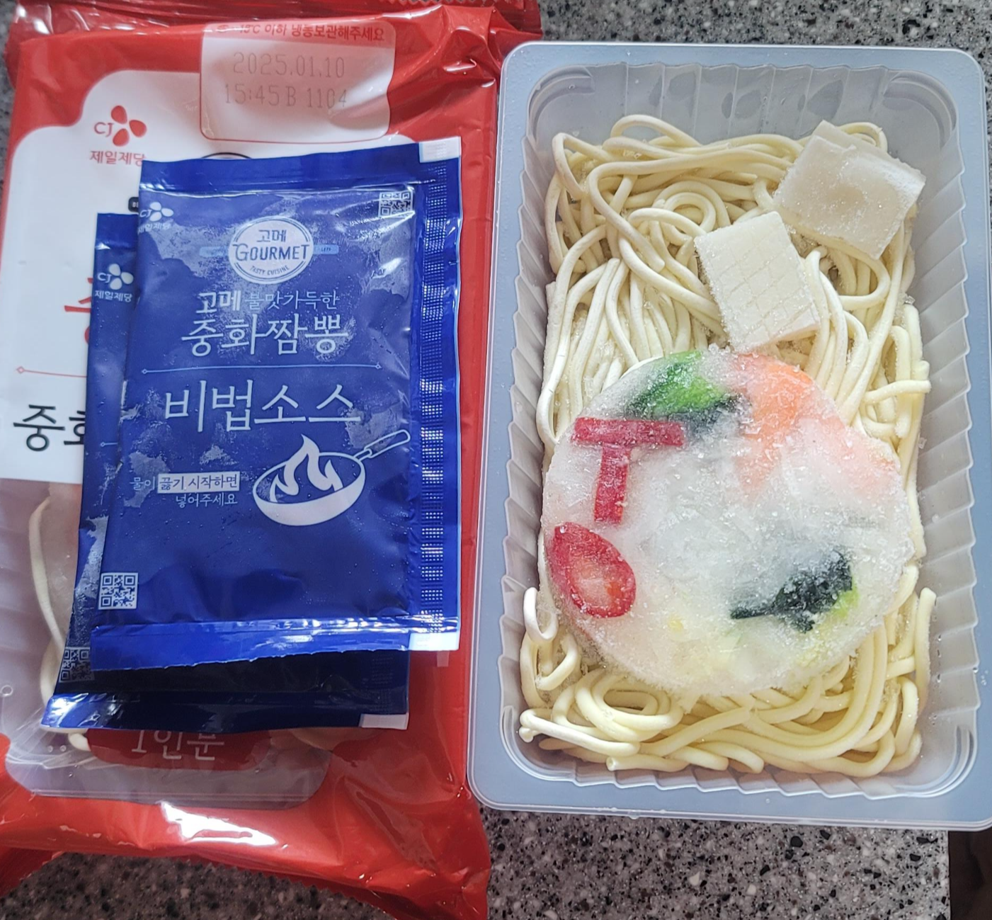 고메 중화짬뽕 중화면과 원물고명