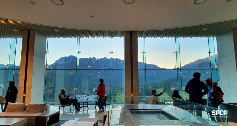 소노펠리체-델피노-더엠브로시아-울산바위뷰-카페