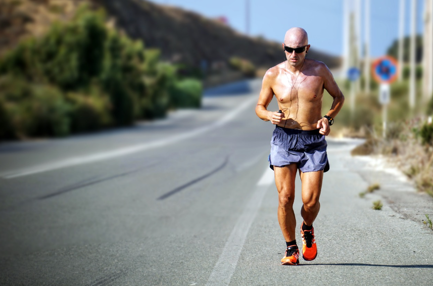 중장년 남성 조깅 모습