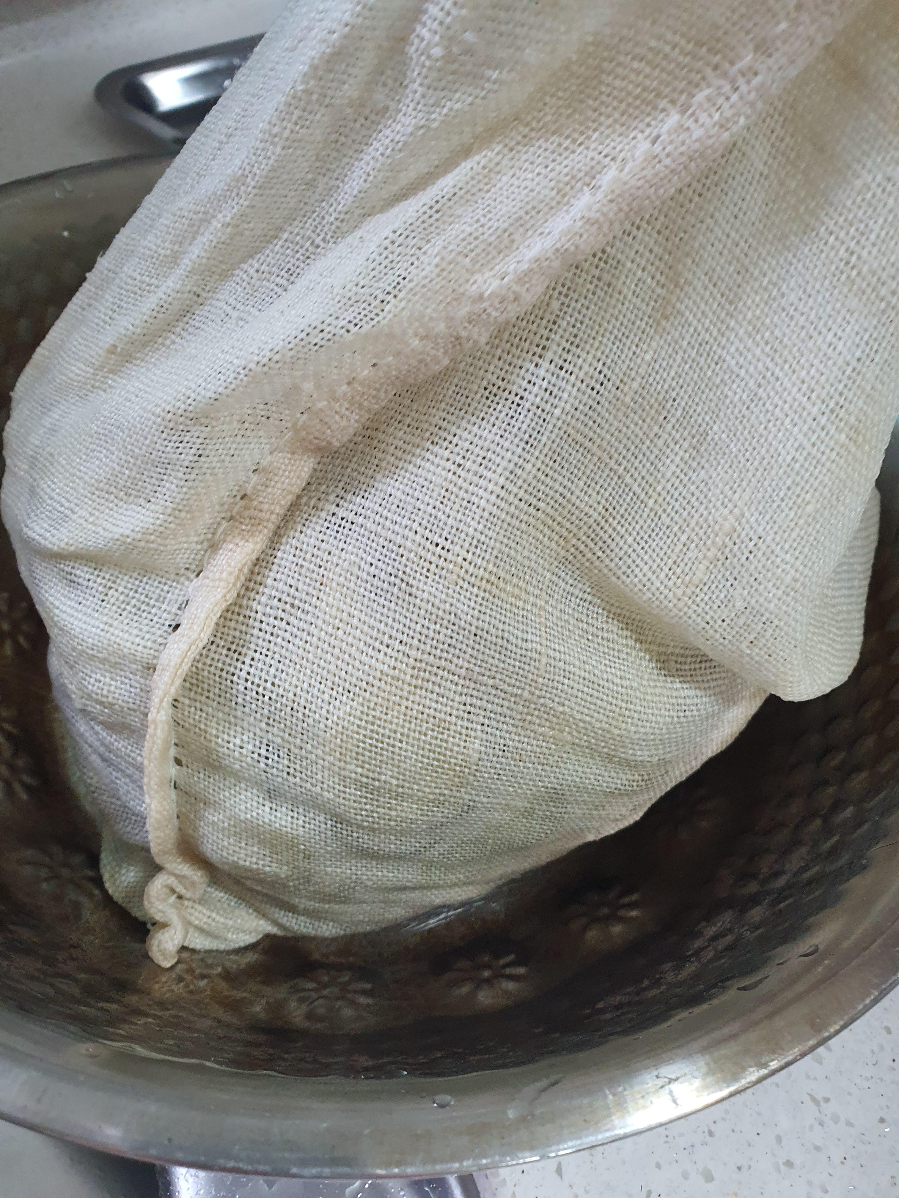 베보자기로-오이의-물기를-꼭-짜요.