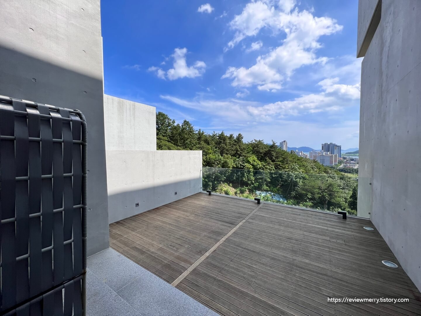 침실쪽 테라스 사진