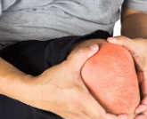 흉추디스크 수술 후 경과 확인을 위한 전문의 상담 장면