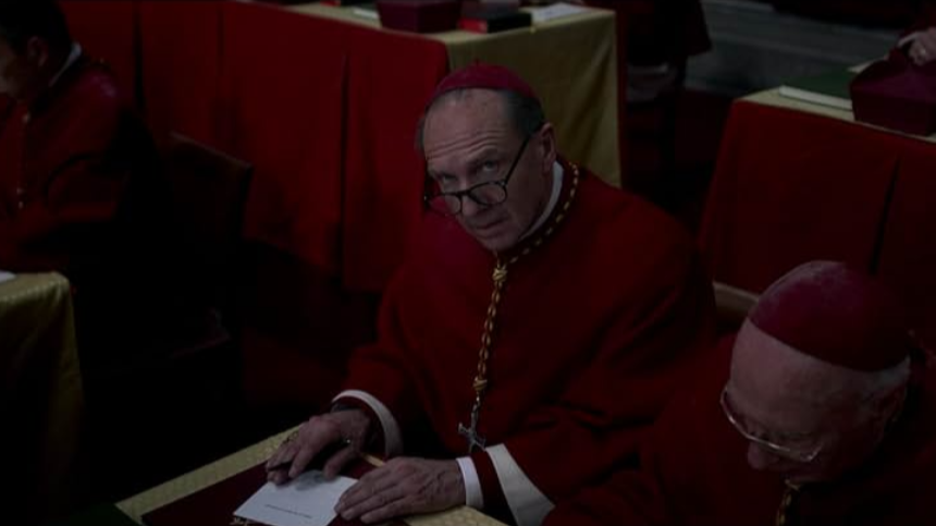 영화 ‘콘클라베’ 감상평 – 교황 선출의 비밀과 권력 다툼을 그린 걸작