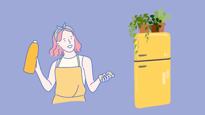 냉장고와 앞치마를 입은 여성
