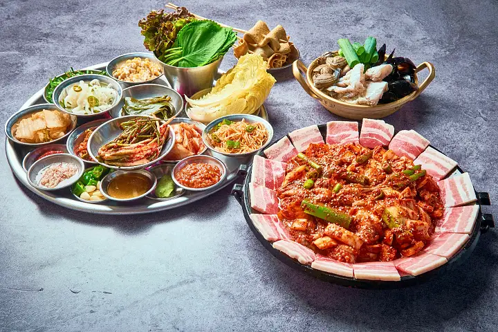 결이 다른 클래스! 4부위를 한 번에 쭈꾸미 볶음, 한돈우 모둠 보쌈 구로디지털단지역 구디단 맛집 추천 생방송투데이 리얼맛집 오늘방송 맛의 승부사