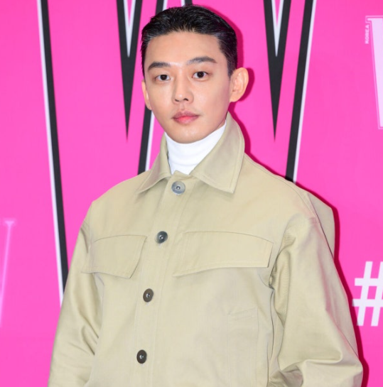 유아인 빌리언스 전속계약