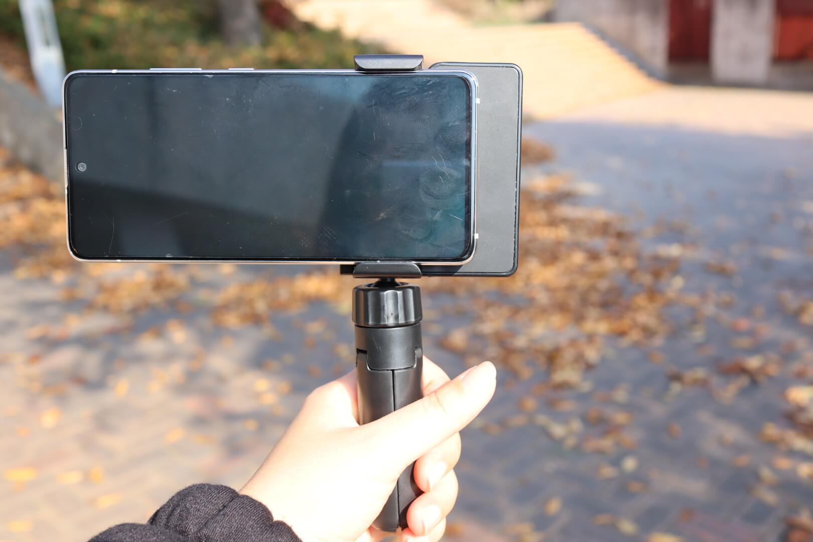 핸드폰-삼각대-손잡이-활용-가로