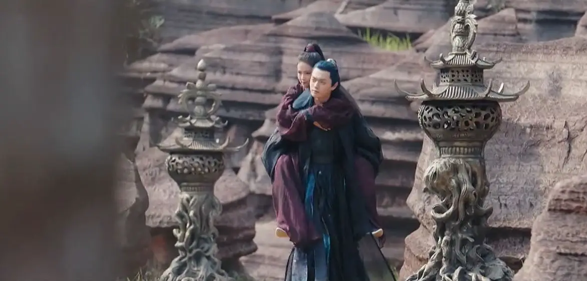 초요를-업고-있는-려진난