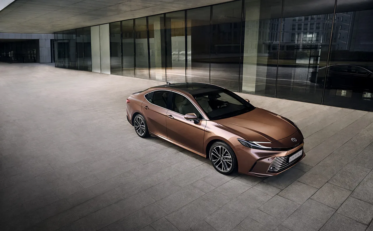 2025 토요타 캠리 하이브리드 차량 및 정보 이미지