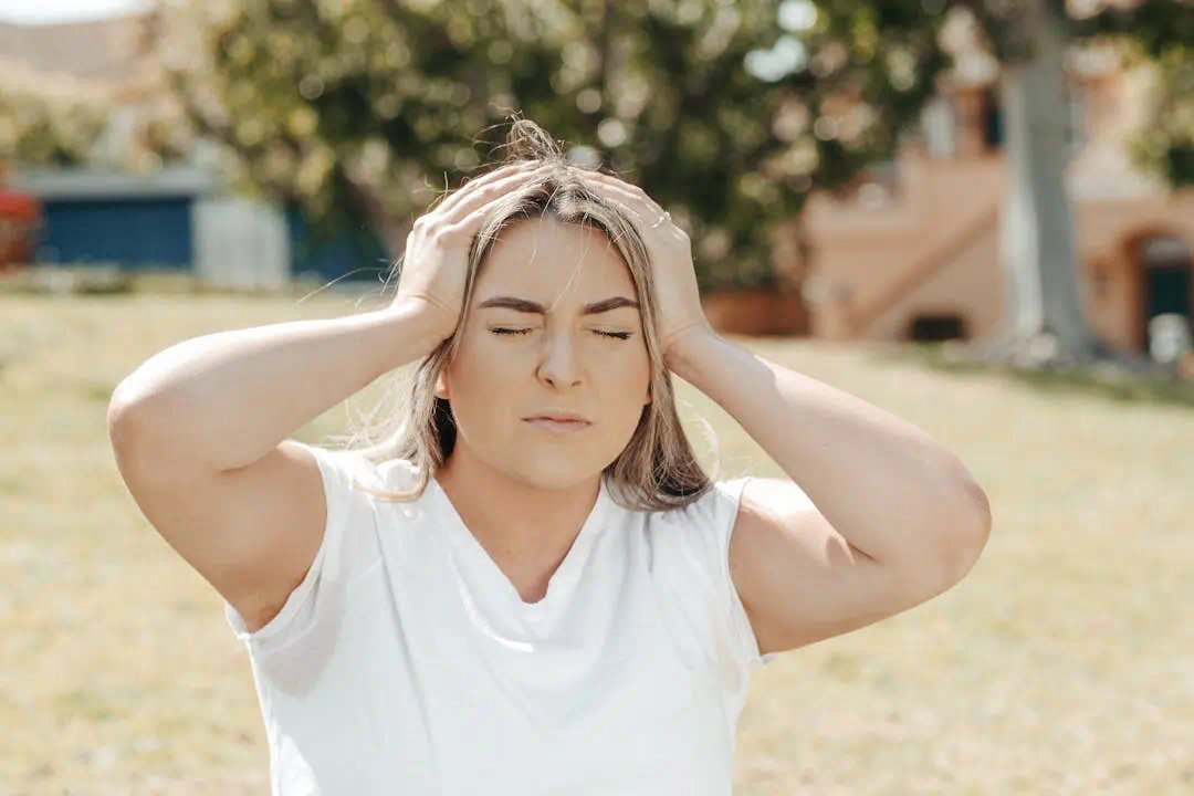 뇌경색 관련사진으로 두통의 모습을 표현5