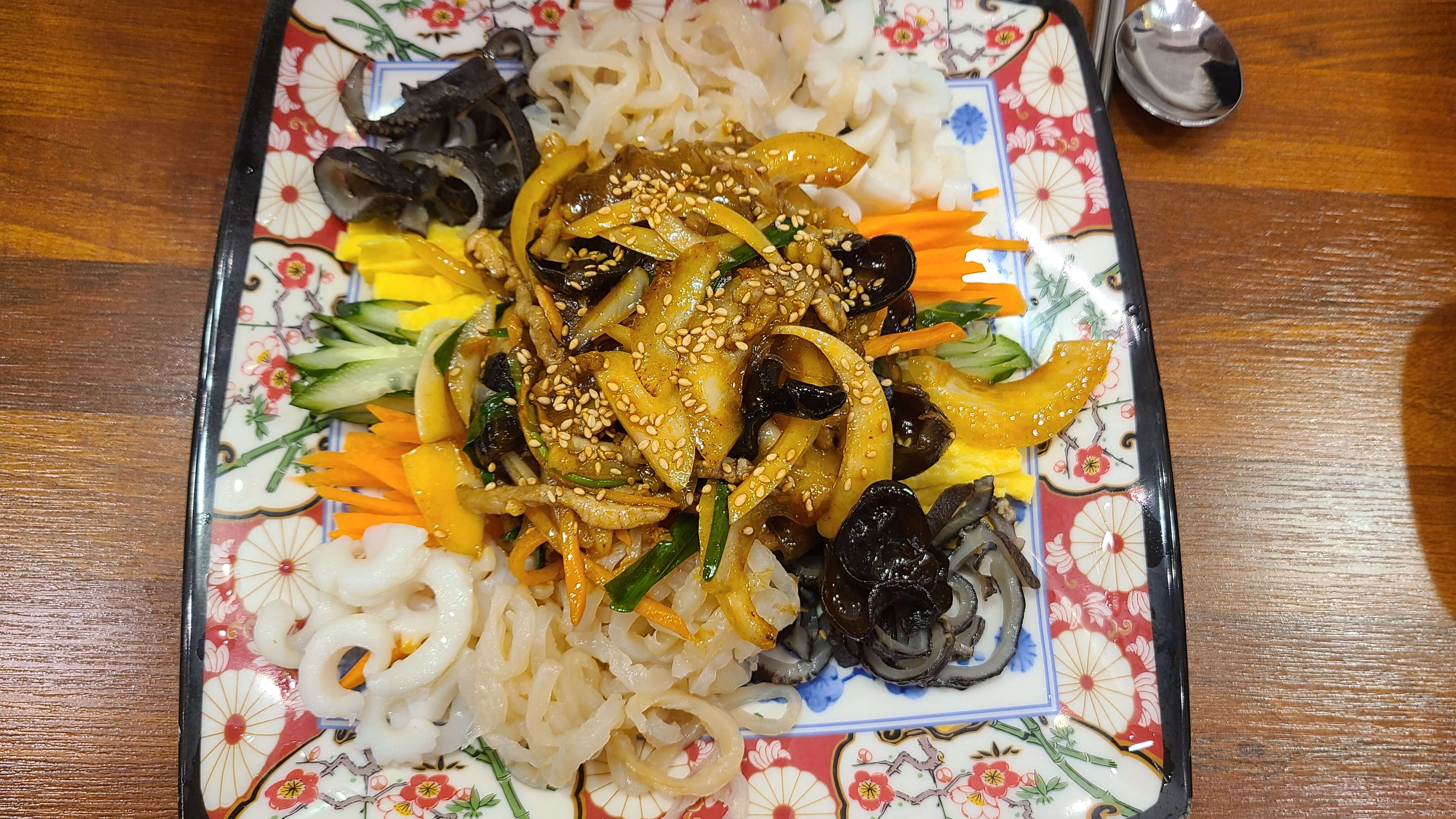 교대원-양장피-전체-비주얼