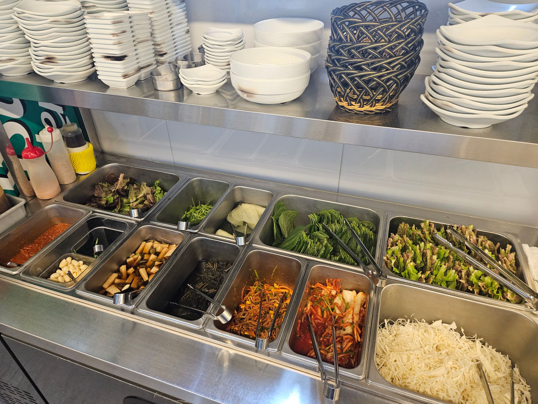 힘찬 숯불 유화 오리 셀프 반찬대