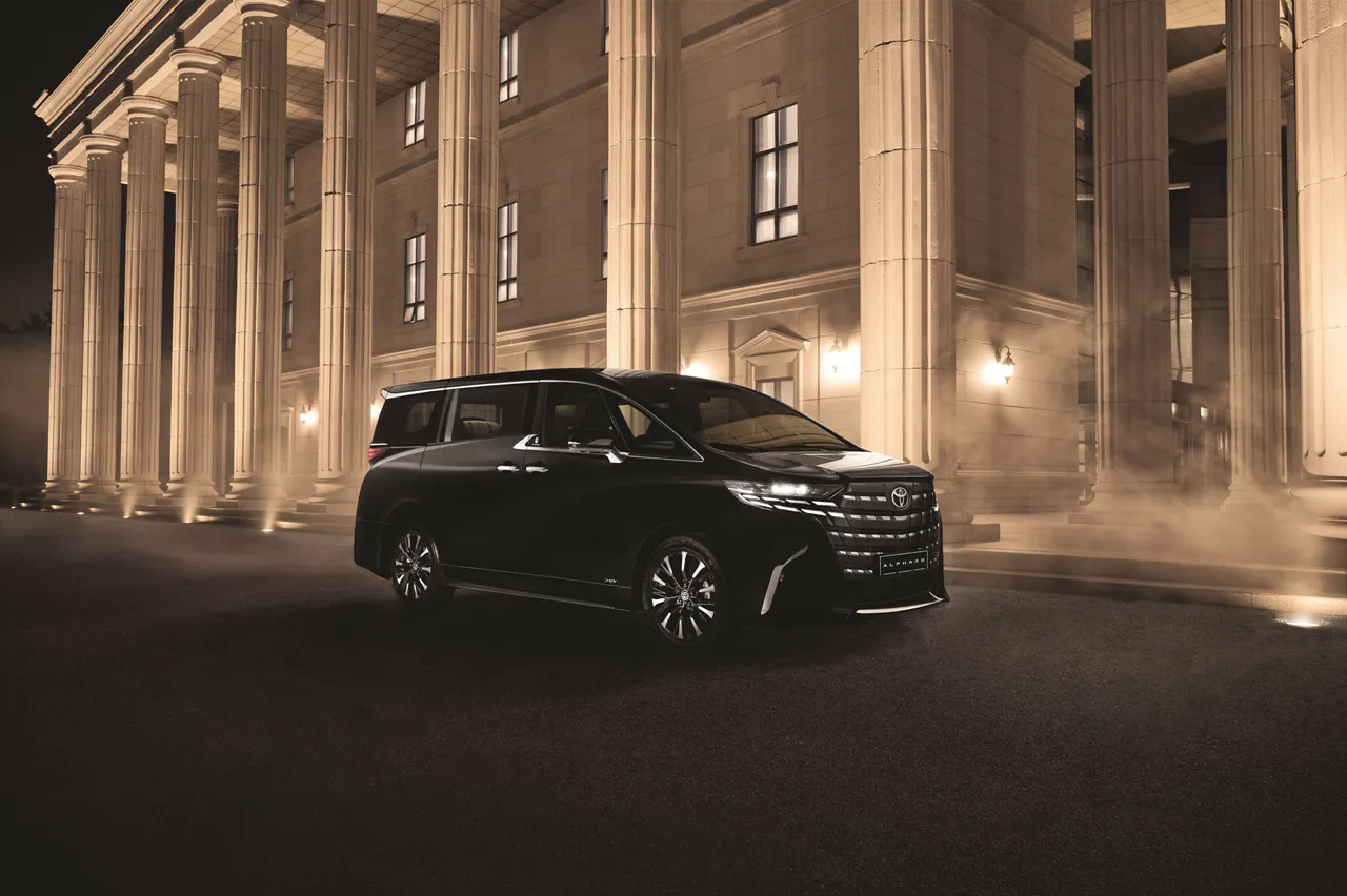 토요타 알파드 하이브리드 차량 이미지