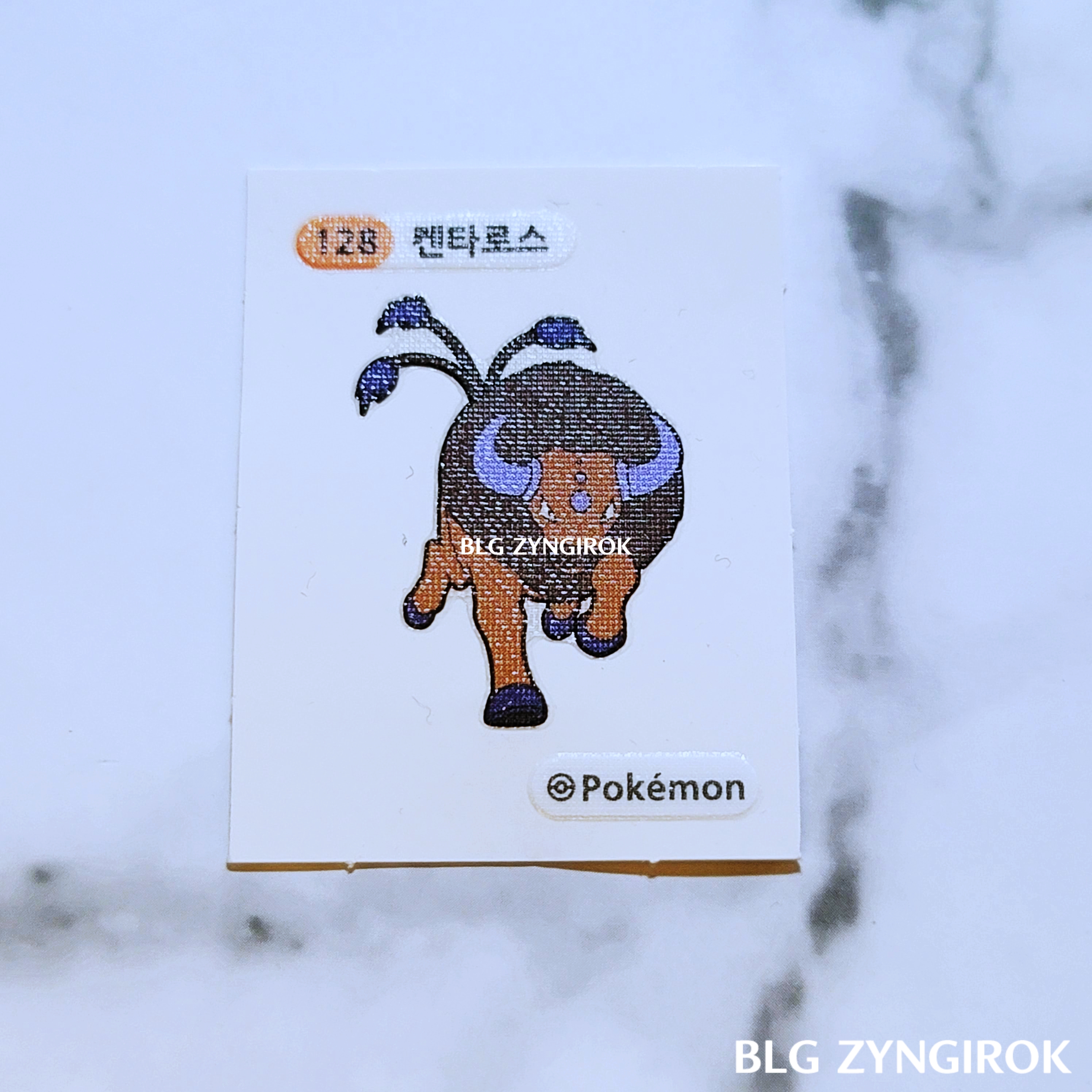 띠부띠부씰-켄타로스가-놓여있다.