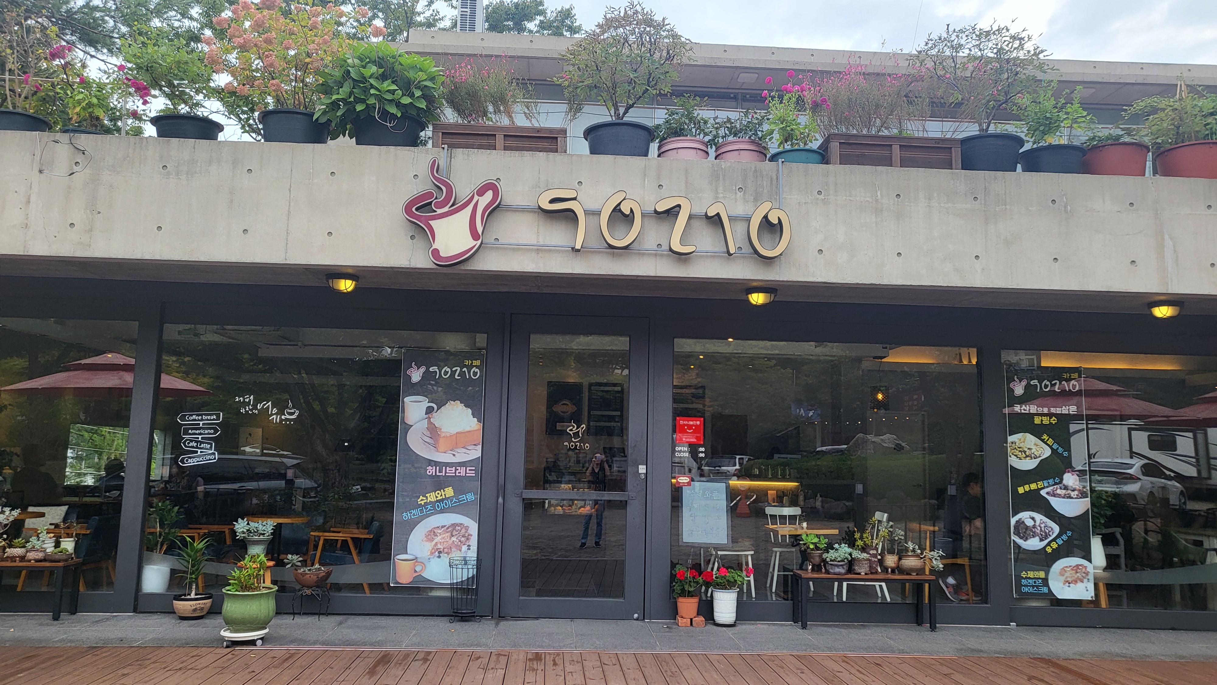 카페입구