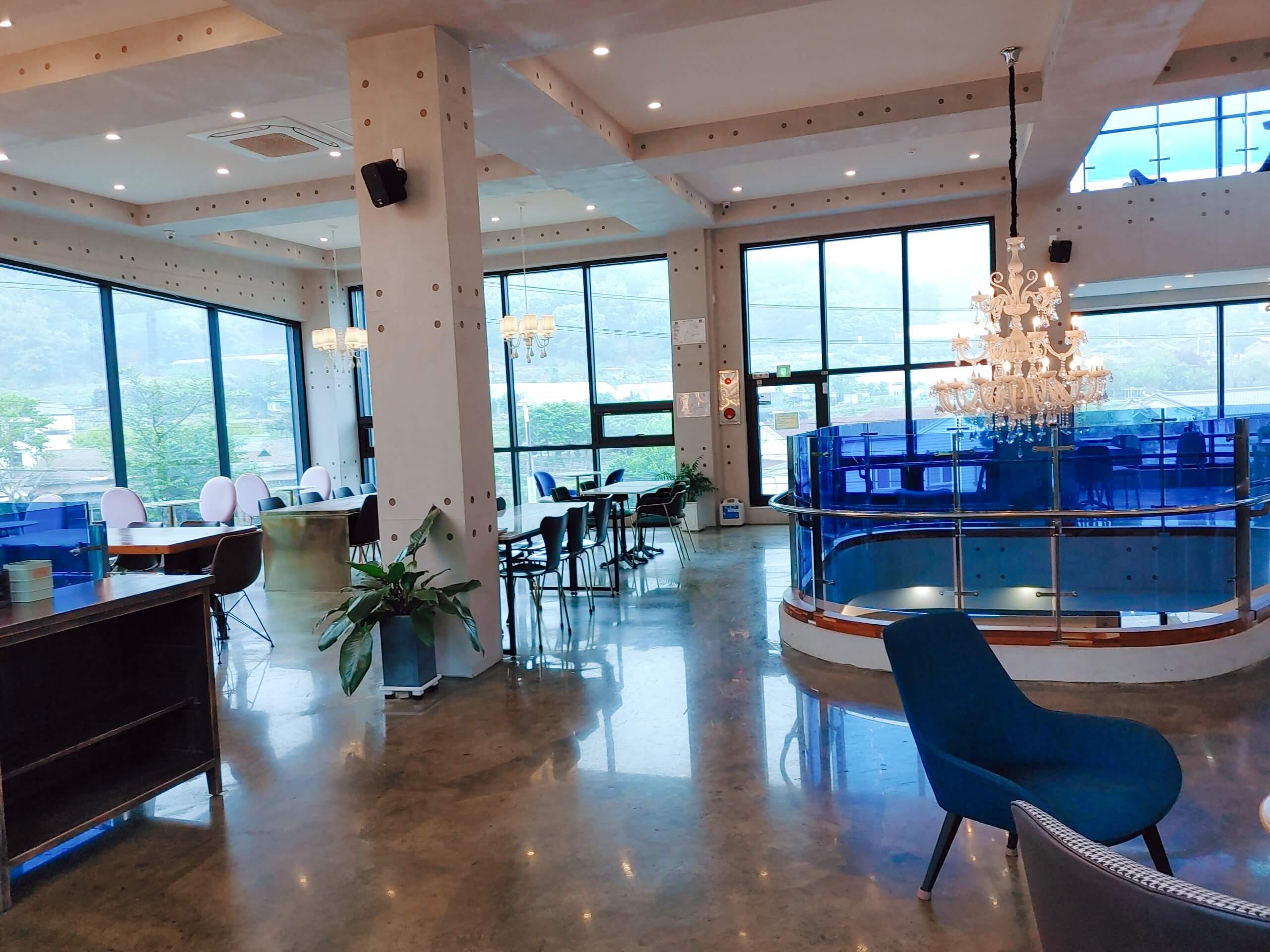 김해_포_레스트_커피_2층1