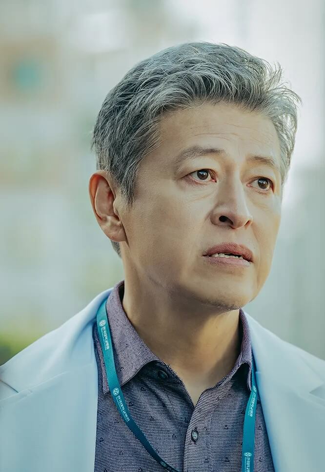 SBS드라마 권해효가 맡은 유전학 센터 교수 이정효의 홍보 포스터 입니다.