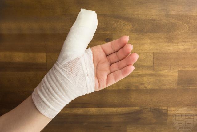 엄지손가락 관절 욱신 통증 자가진단 인대 골절