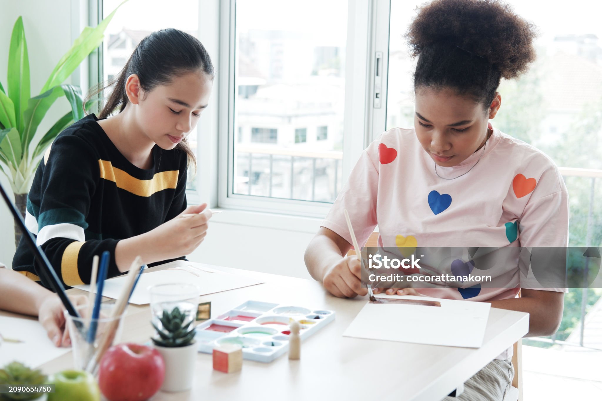 두 여자학생 이미지.