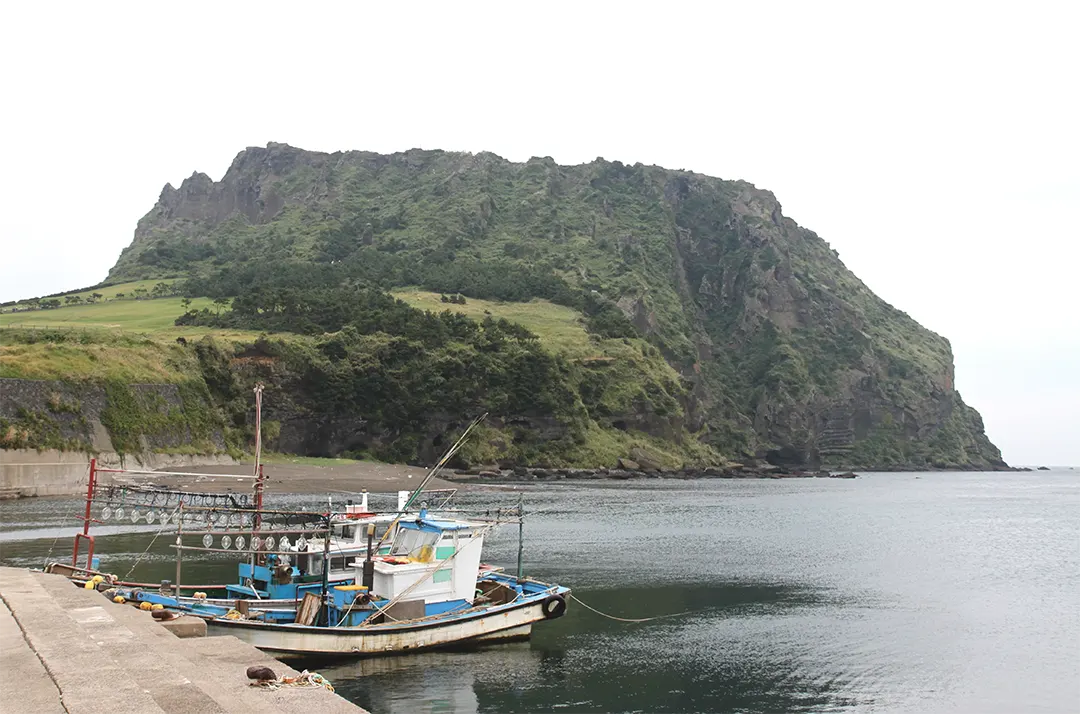 제주 올레길 1코스 성산일출봉 옆 해변