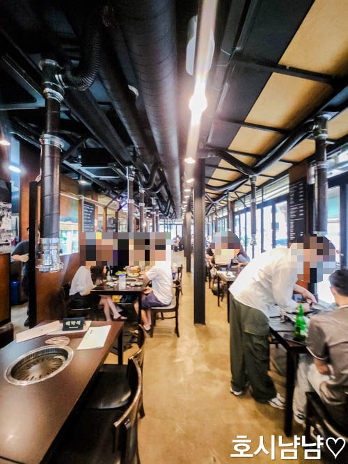 상암일미락 내부 전경, 폴딩도어 통유리로 개방감 좋은 상암 맛집