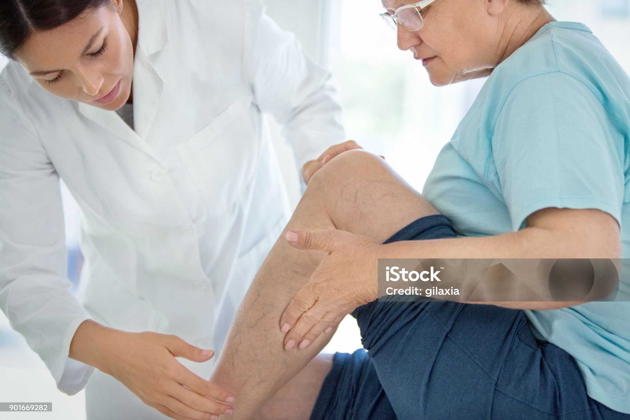 노인이다리가 퉁퉁 붓는 이유&amp;#44; 한쪽만 부을 때와 양쪽이 부을 때의 차이
