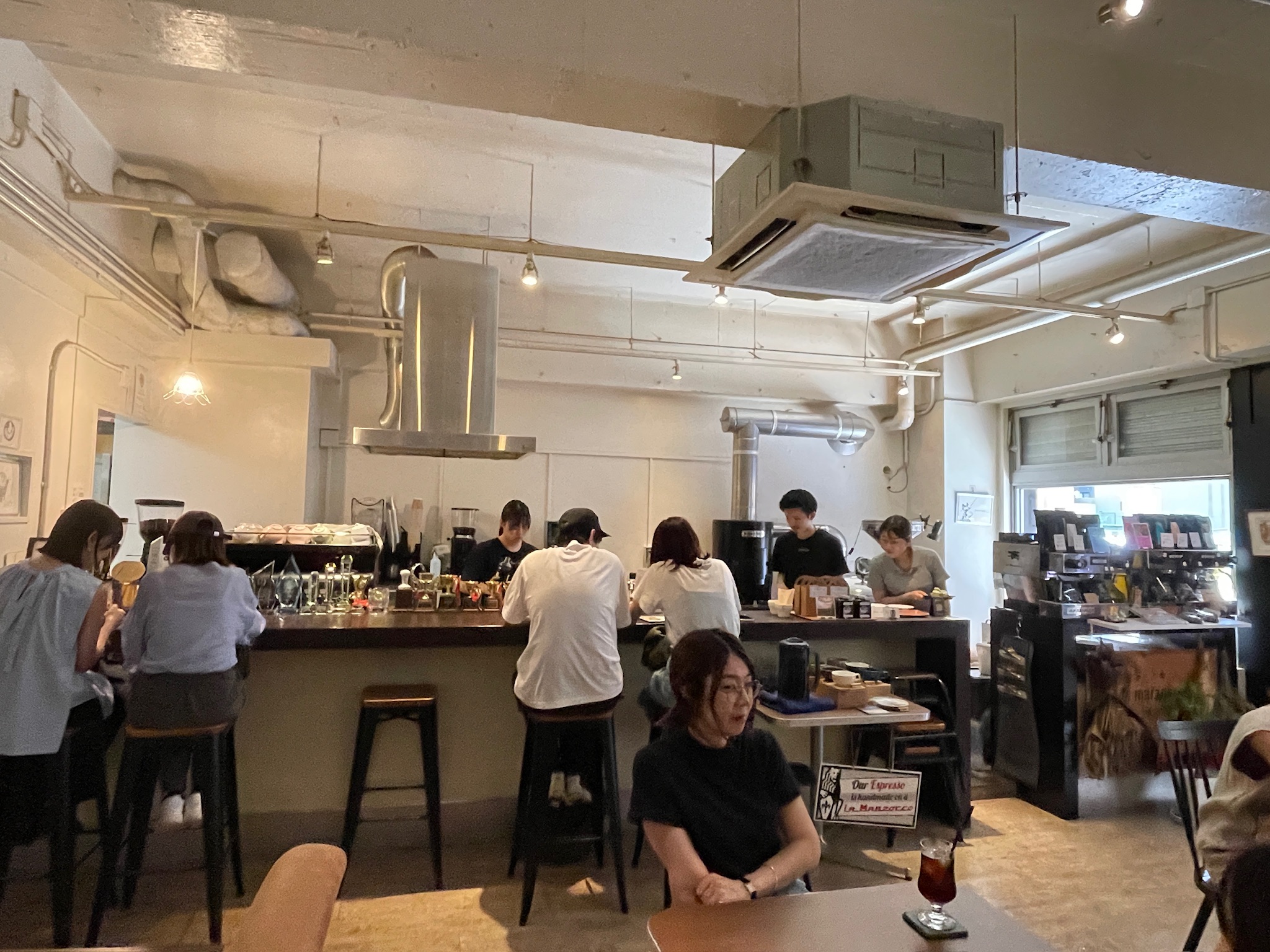 커넥트 커피 내부2