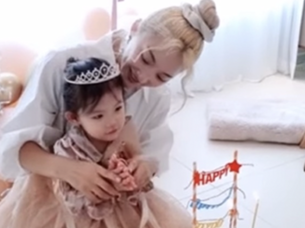 W.E.S 바다 가수 딸