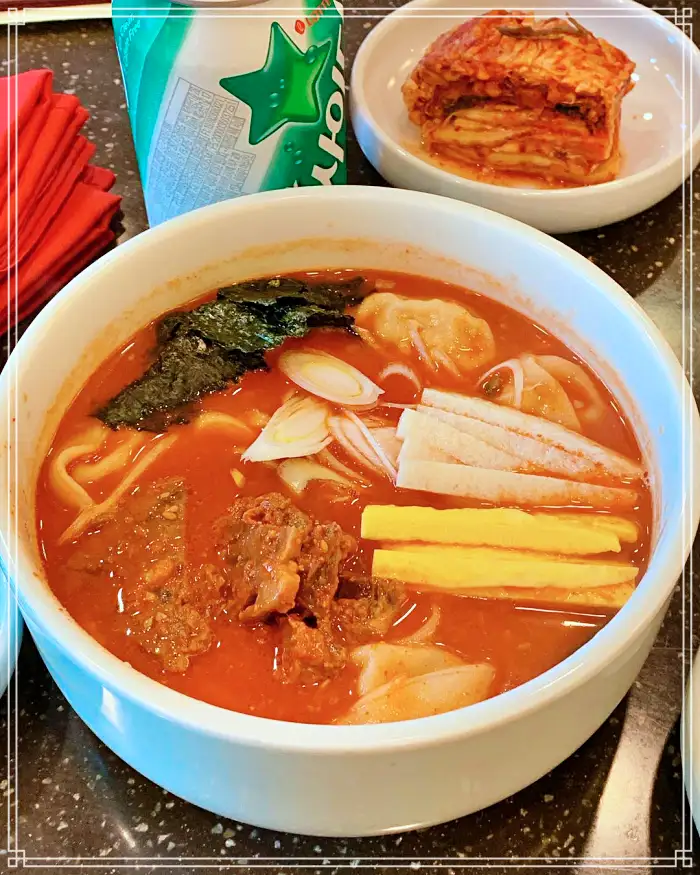 켄싱턴호텔 국회의사당역 여의도 맛집 손만두 떡국, 김치만두 만두국, 술국